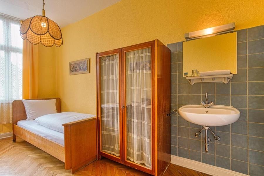 Hotel Ff&e Carlton 2*